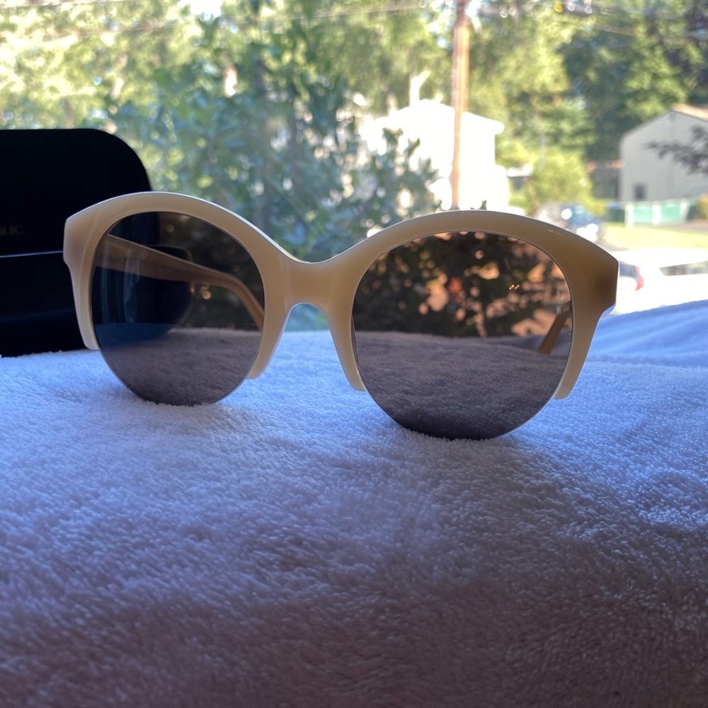 NWOT HOUSE OF HARLOW SUNGLASSES